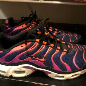 Nike Air Max Plus
Blue Void Magic Ember (GS)